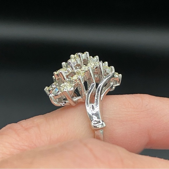 Vintage 18kt Rhodium Plated Tiered Cluster Ring with Clear Rhinestones - Picture 6 of 16